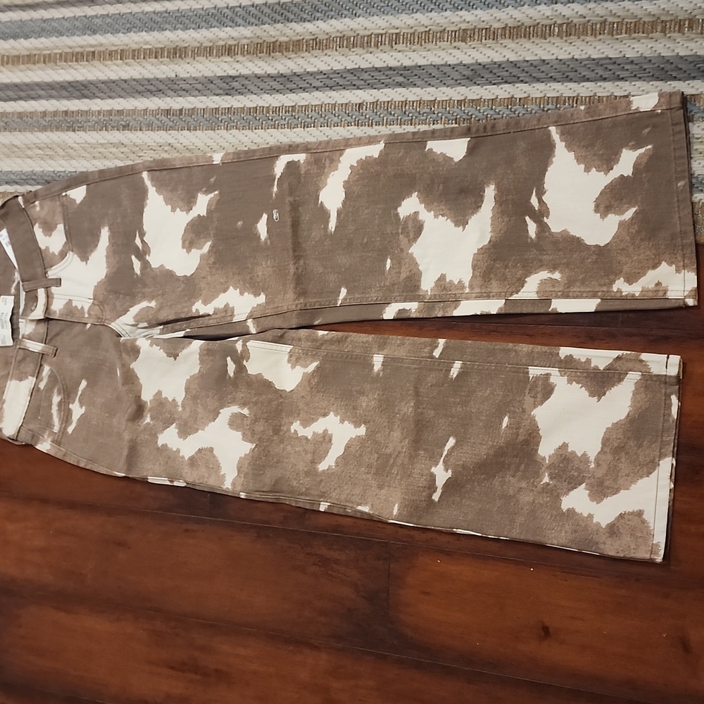 Hollister Low Rise Baggy Jeans in Brown and Cream.